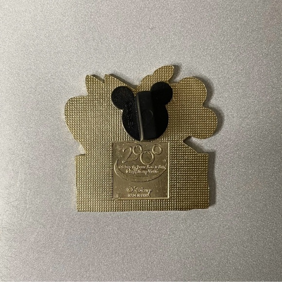 Animal Kingdom Mickey Safari With Lion Walt Disney Pin Trading Pin - Picture 2 of 2